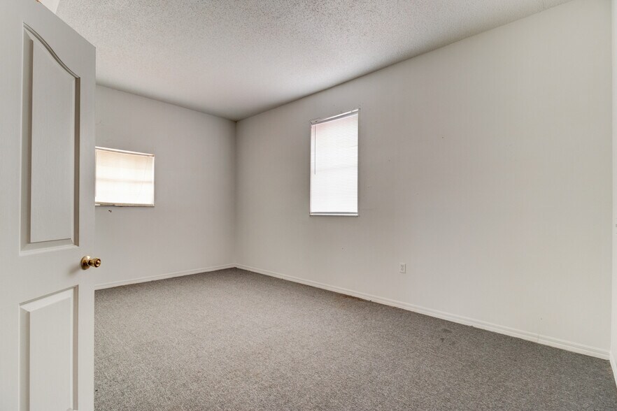 More Photos Of 2820 Howland Blvd, Deltona Storefront Retail Office For Sale