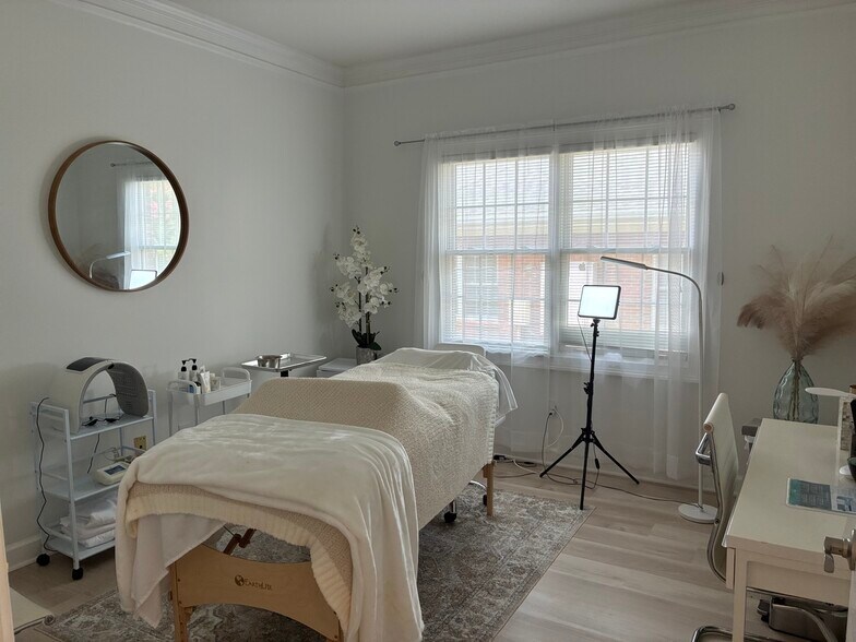 More Photos Of 555 Sun Valley Dr, Roswell Medical For Lease
