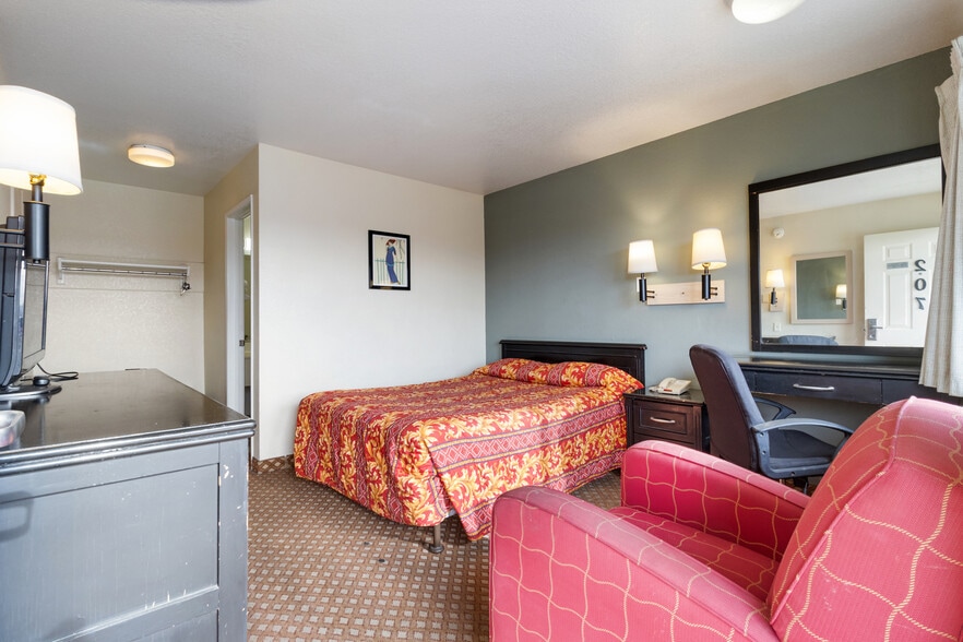 More Photos Of 16901 Stoddard Wells Rd, Victorville Hospitality For Sale