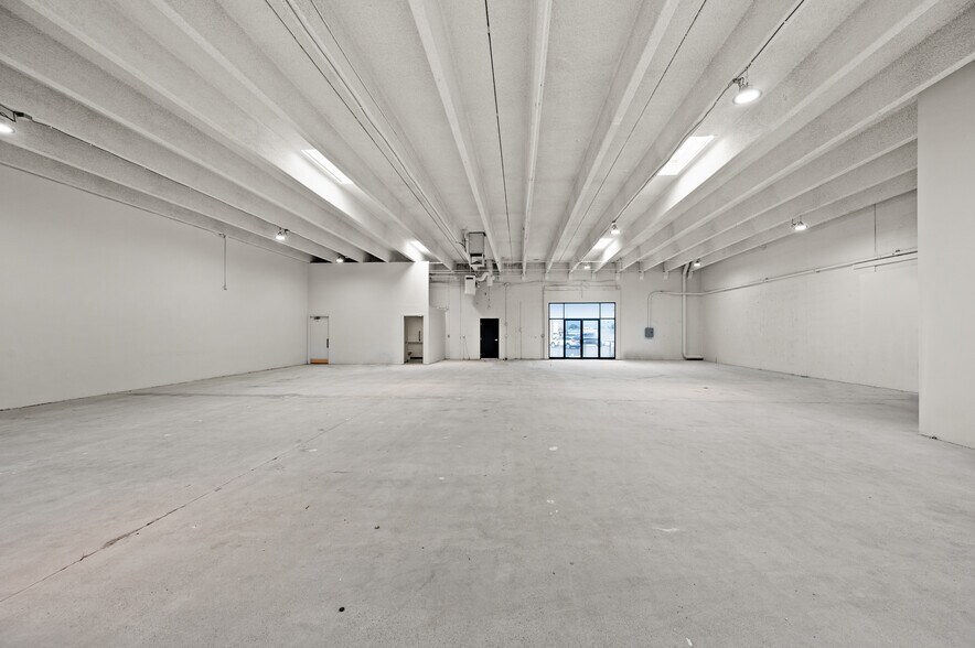 More Photos Of 7050 S 400 W, Midvale Showroom For Lease