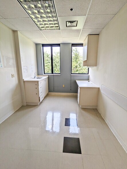 More Photos Of 1111 Augusta Dr, Houston Medical For Lease