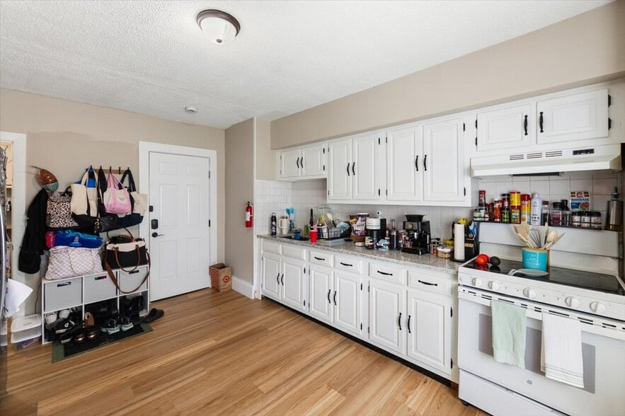 More Photos Of 82 Pond St, West Warwick Apartments For Sale