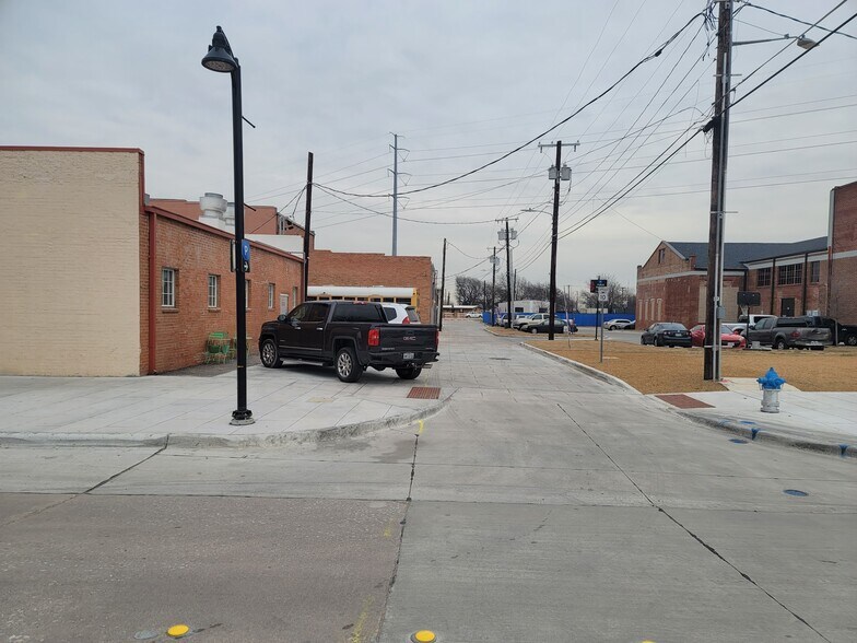 More Photos Of 532 Main St, Garland Restaurant For Lease