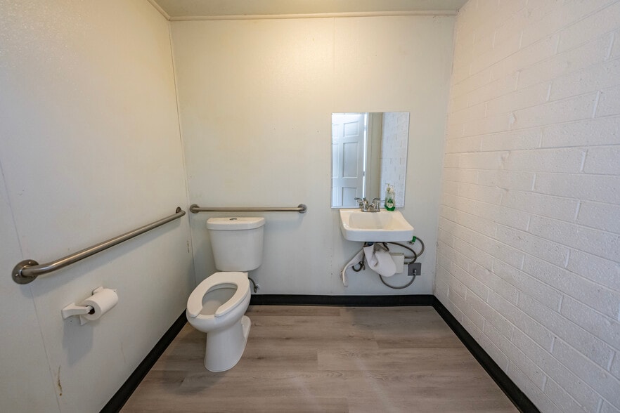 More Photos Of 1200 E Andy Devine Ave, Kingman Office For Sale