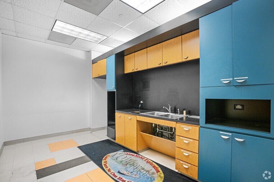 More Photos Of 233 Benmar Dr, Houston Office For Lease