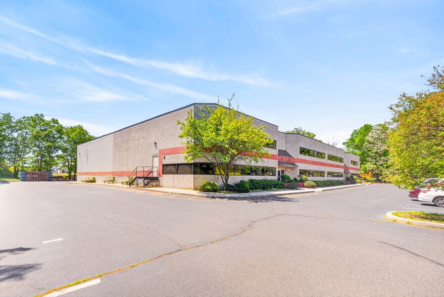 More Photos Of 2 Meridian Rd, Eatontown Warehouse For Lease