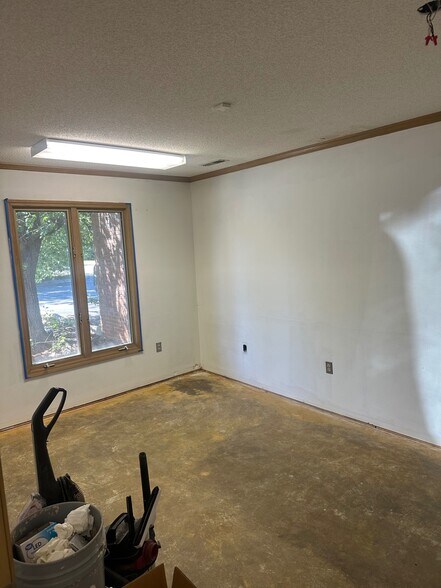 More Photos Of 4200 E North St, Greenville Office For Lease