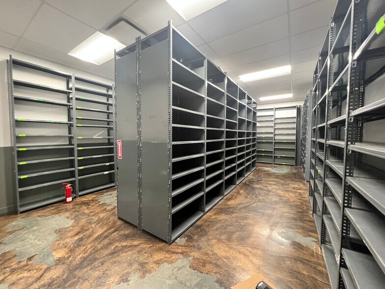 More Photos Of 2613-2617 Executive Point Dr, Monroe Showroom For Lease