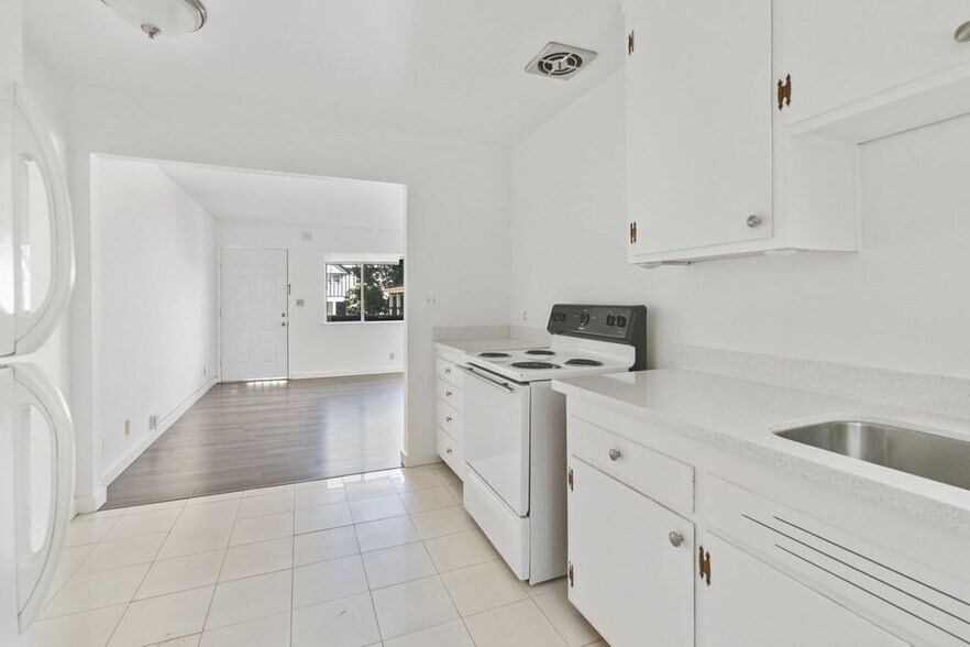 More Photos Of 1833 Clinton Ave, Alameda Apartments For Sale