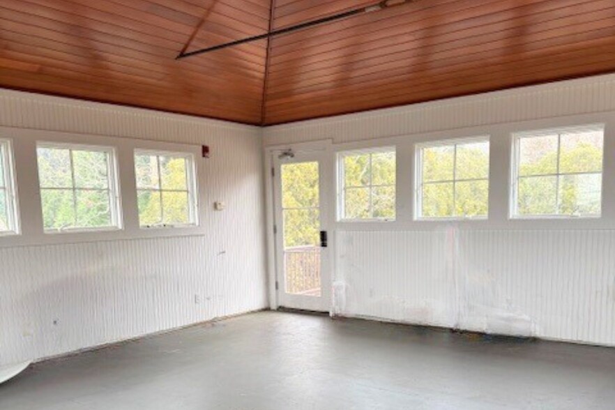 More Photos Of 219 Three Mile Harbor HC Rd, East Hampton Marina For Lease