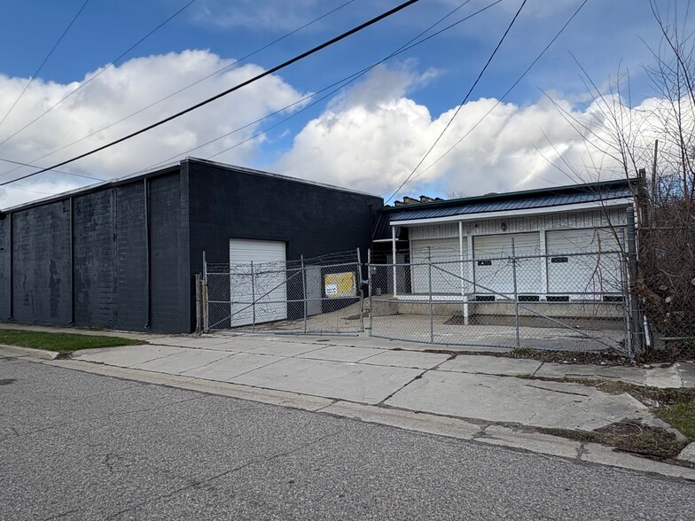 More Photos Of 500 Auburn Rd, Pontiac Warehouse For Lease