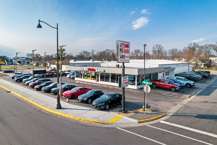 More Photos Of 515 E Wisconsin St, Portage Auto Dealership For Sale