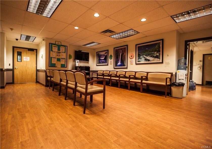 More Photos Of 4 Corwin Ct, Newburgh Medical For Sale