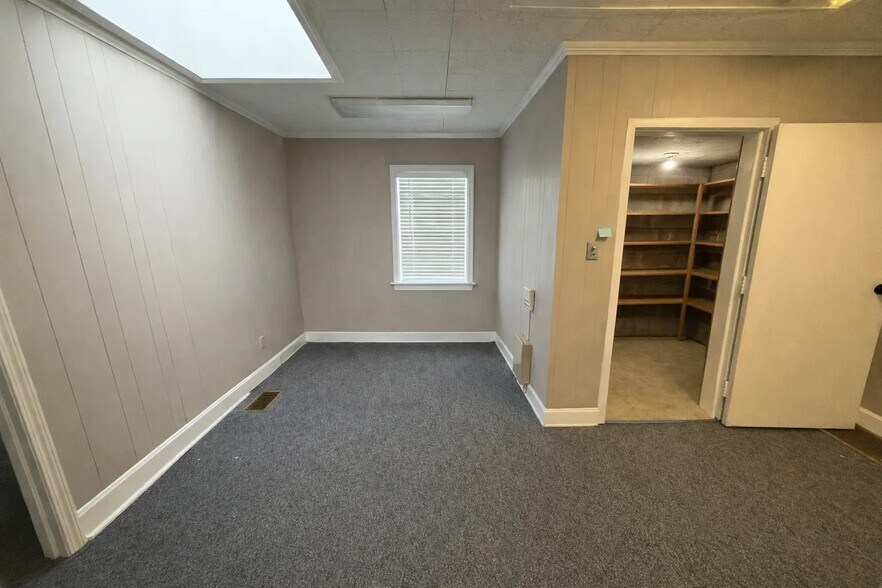 More Photos Of 373 N Cumberland St, Jackson Contractor Storage Yard For Sale