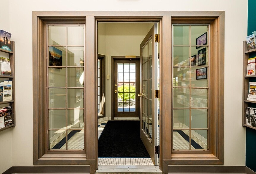 More Photos Of 2300 Pipestone Rd, Benton Harbor Office For Sale