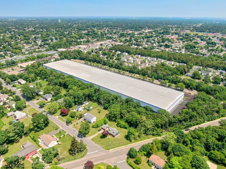 More Photos Of 145 Candlewood Rd, Bay Shore Warehouse For Lease
