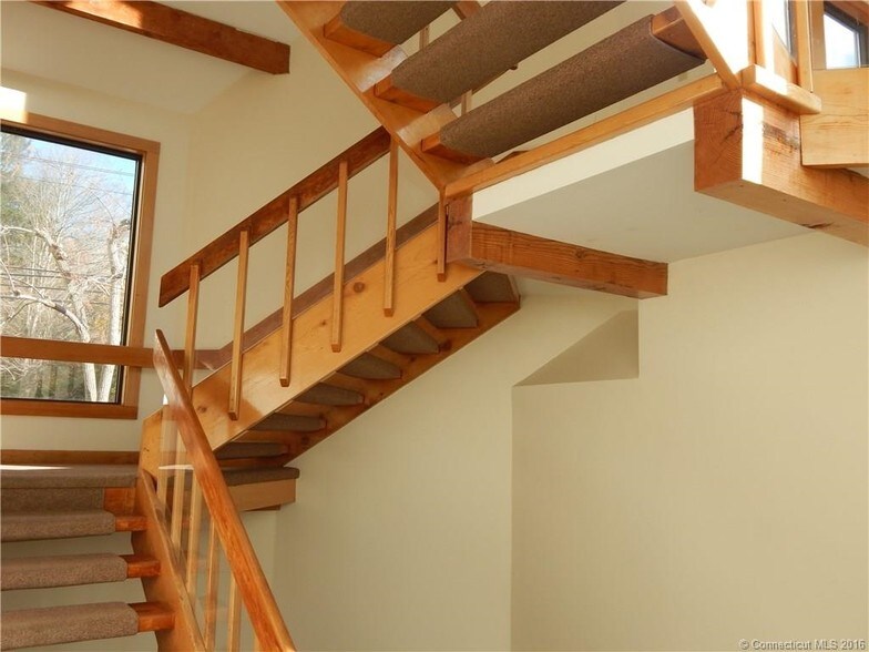 More Photos Of 189-191 Middlesex Ave, Chester Storefront Retail Office For Lease