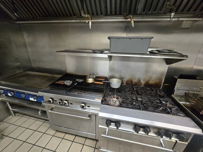 More Photos Of 48 School St, Lincoln Restaurant For Sale