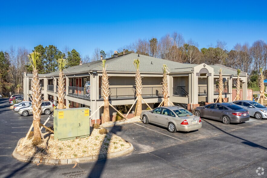 More Photos Of 620 Bullsboro Dr, Newnan Hotel For Sale