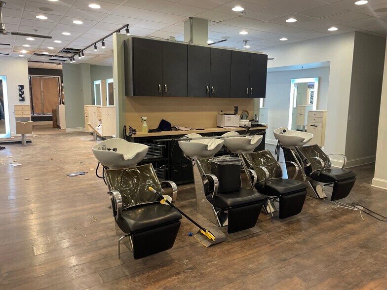 More Photos Of 807 E Walnut St, Columbia Office Residential For Lease