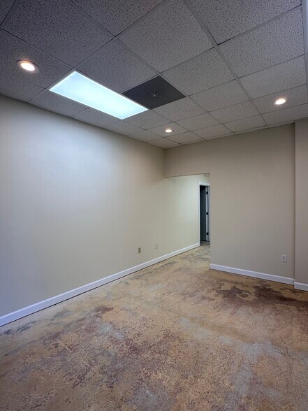 More Photos Of 3721 Lynn Rd, Raleigh Unknown For Lease