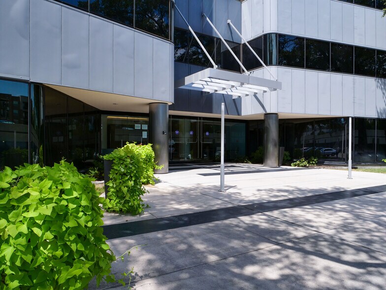 More Photos Of 15400 Knoll Trail Dr, Dallas Office For Sale