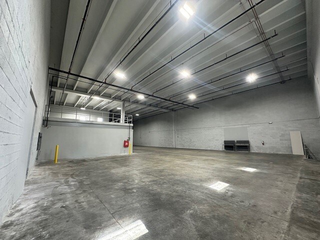 More Photos Of 12301 NW 116th Ave, Medley Distribution For Lease
