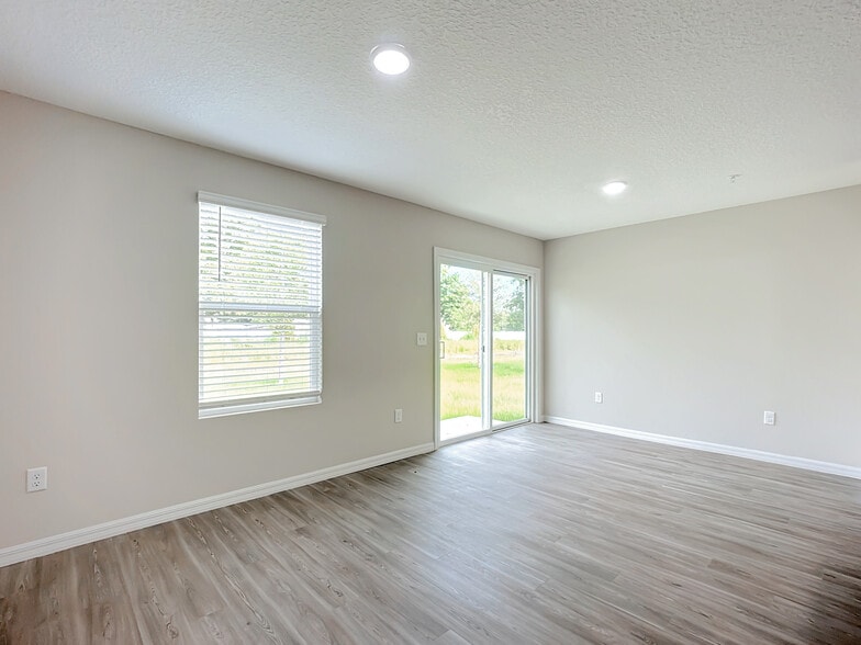 More Photos Of 9556 Hood Rd, Jacksonville Apartments For Sale