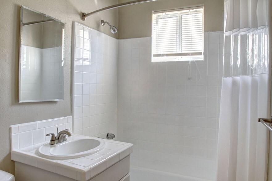 More Photos Of 1439 N Curson Ave, Los Angeles Apartments For Sale