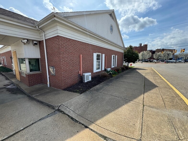 More Photos Of 530 Broadway, East Liverpool Bank For Sale