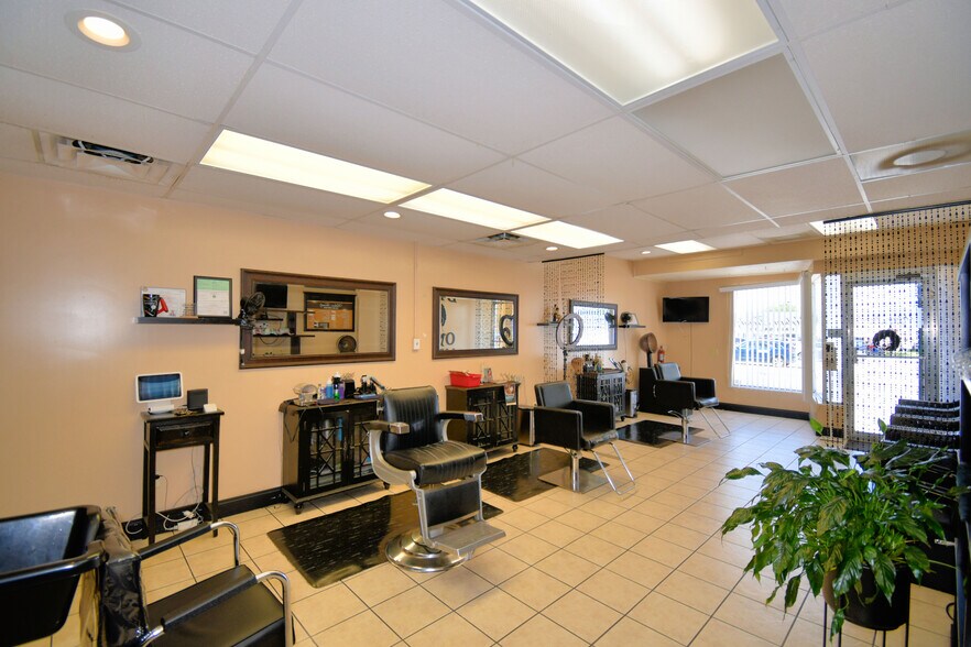 More Photos Of 128 E Orange Ave, Lake Wales General Retail For Sale