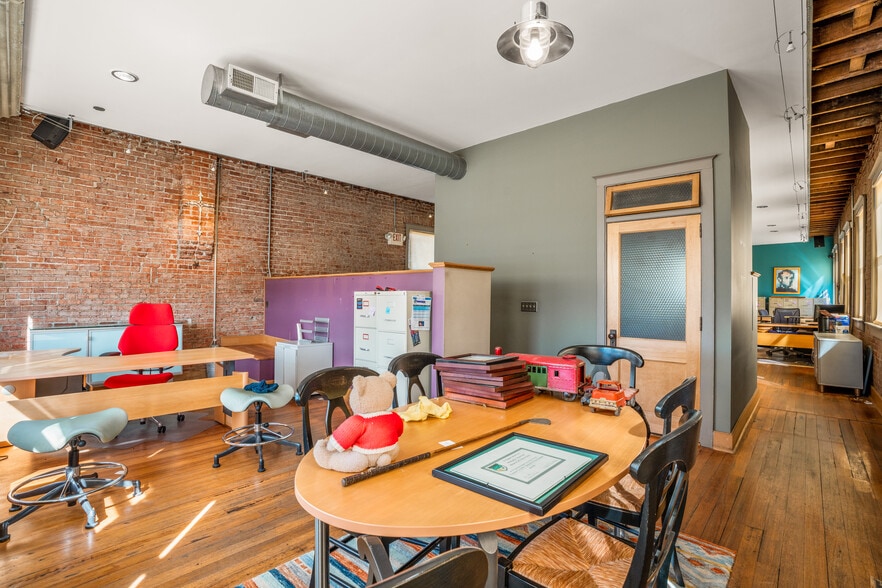 More Photos Of 2510 E 85th St, Kansas City Flex For Sale