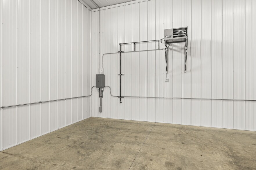 More Photos Of 1836 Ellis Rd, Custer Warehouse For Sale