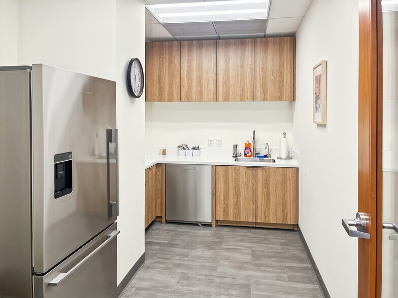 More Photos Of 101 Montgomery St, San Francisco Coworking Space