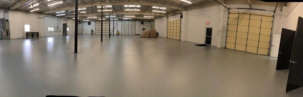 More Photos Of 472 Grimes Blvd, Lexington Warehouse For Lease