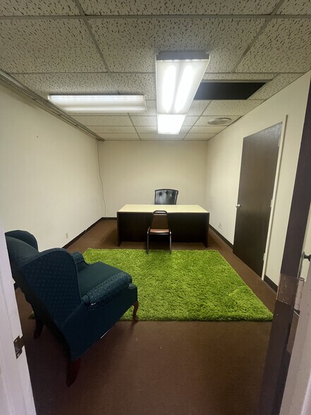 More Photos Of 120-122 S College Ave, Tyler Office For Lease