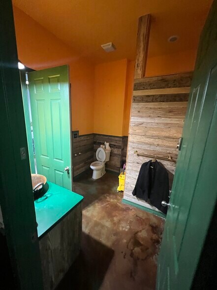 More Photos Of 36 Sam Pearl Blvd, Brownsville Self Storage For Sale