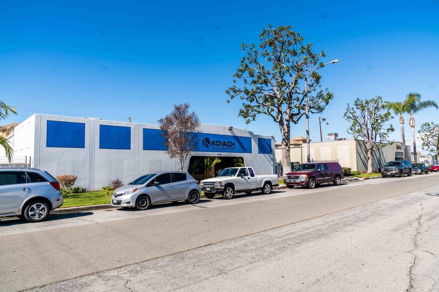 More Photos Of 2141 S DuPont Dr, Anaheim Warehouse For Lease