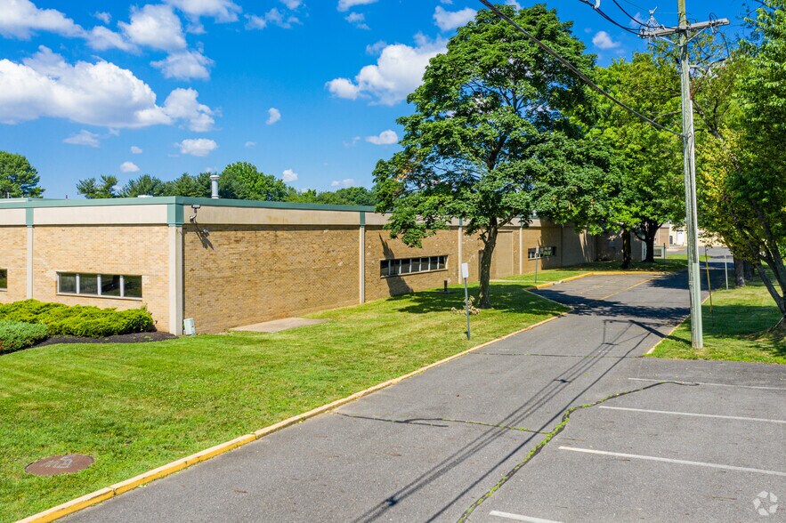 More Photos Of 365 New Albany Rd, Moorestown Light Distribution For Lease