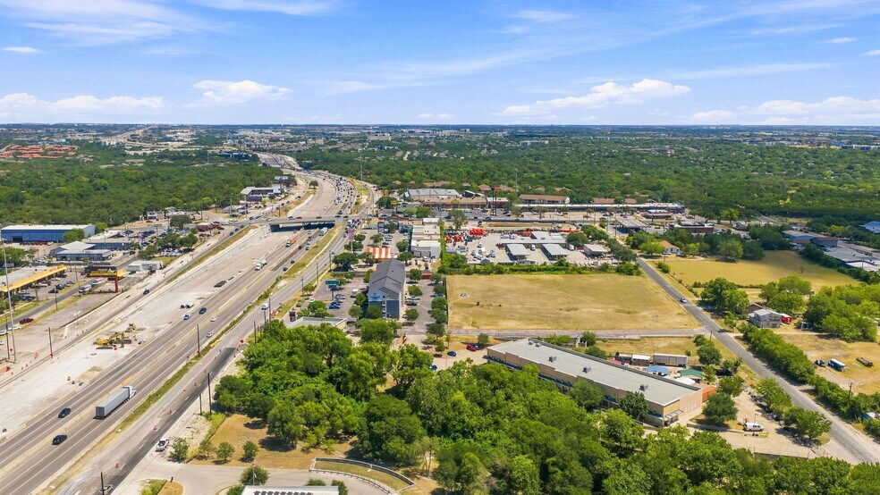 More Photos Of 11055 N IH-35, Austin Storefront For Lease