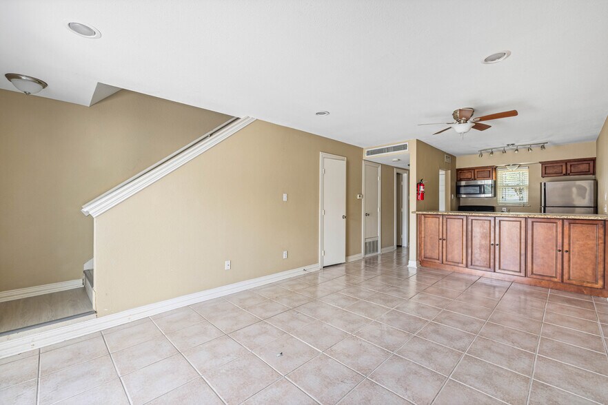 More Photos Of 525 11th St, Galveston Apartments For Sale