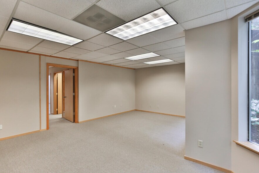 More Photos Of 14670 NE 8th St, Bellevue Medical For Lease