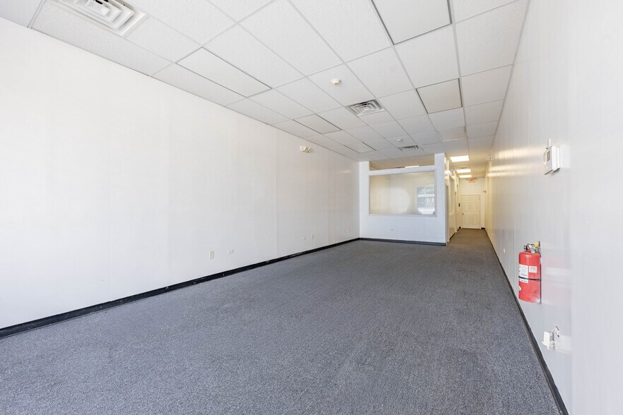 More Photos Of 340-352 S Main St, Lombard Unknown For Lease