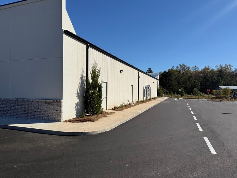 More Photos Of 608 Towne Park Loop, Rincon Restaurant For Lease