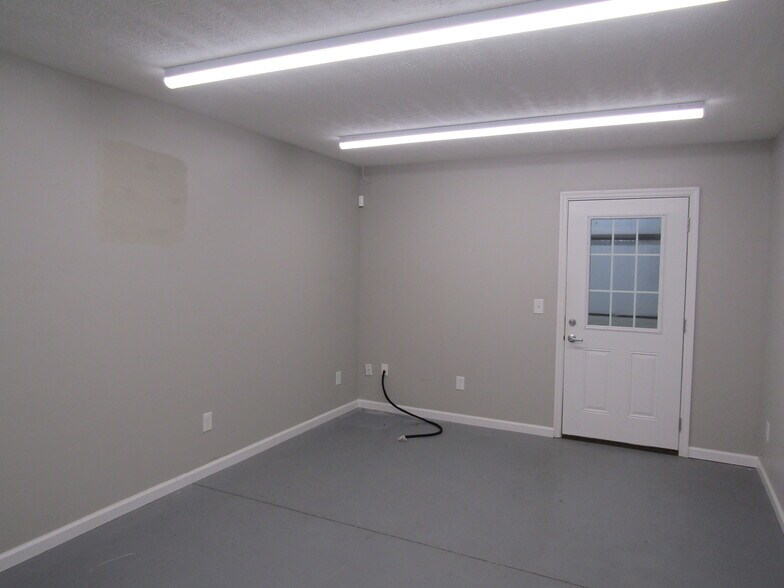 More Photos Of 650 Springplace Rd, Lewisburg Freestanding For Lease