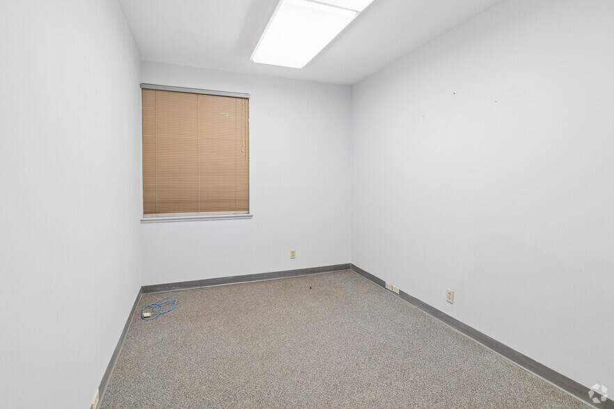 More Photos Of 13822 Beach Blvd, Westminster Office For Sale