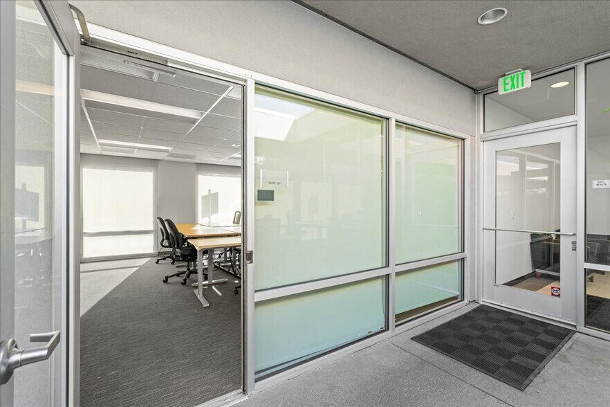 More Photos Of 555 Veterans Blvd, Redwood City Office For Lease