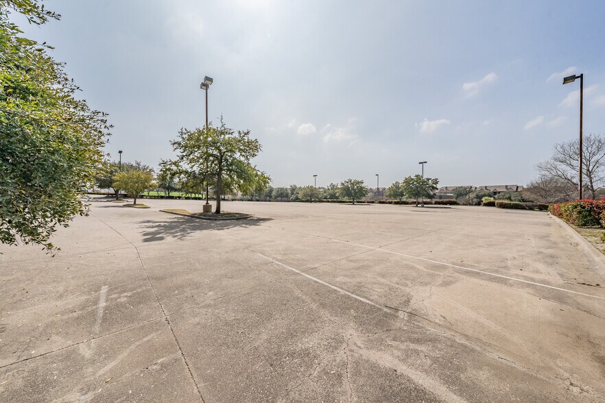 More Photos Of 1001 MacArthur Park, Irving Land For Sale
