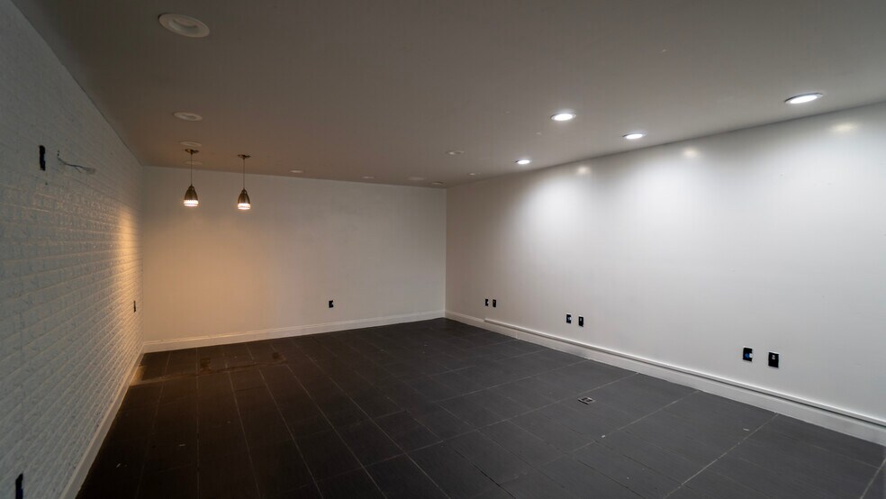 More Photos Of 3609 N 15th St, Tampa Restaurant For Lease