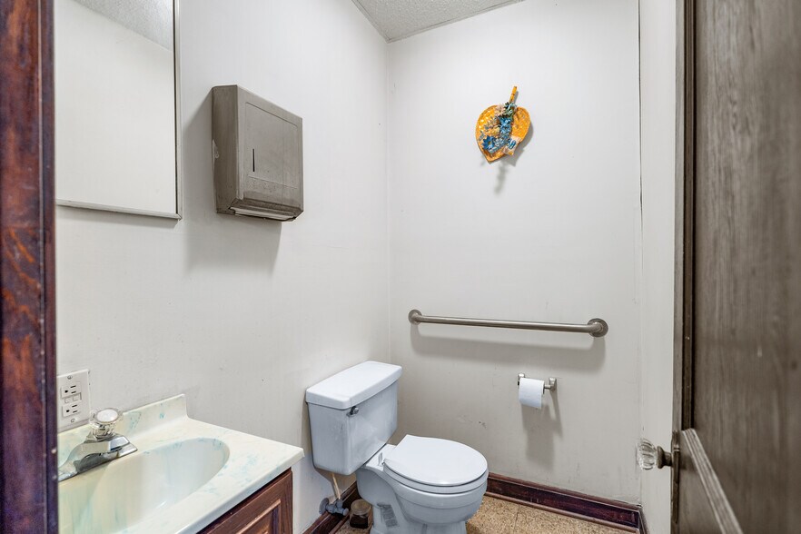 More Photos Of 401 E Pulaski Hwy, Elkton Medical For Sale